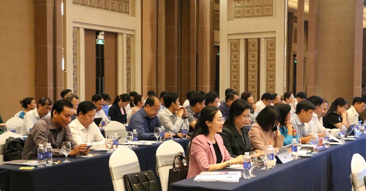 các đại biểu thảo luận, đề xuất giải pháp tháo gỡ vướng mắc pháp lý tại hội thảo khu vực miền Nam. các đại biểu thảo luận, đề xuất giải pháp tháo gỡ vướng mắc pháp lý tại hội thảo khu vực miền Nam.