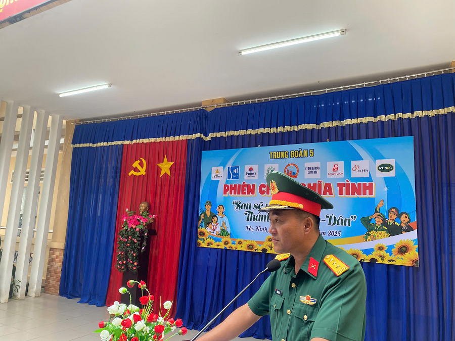 Thượng tá Lê Công Danh phát biểu tại chương trình Thượng tá Lê Công Danh phát biểu tại chương trình