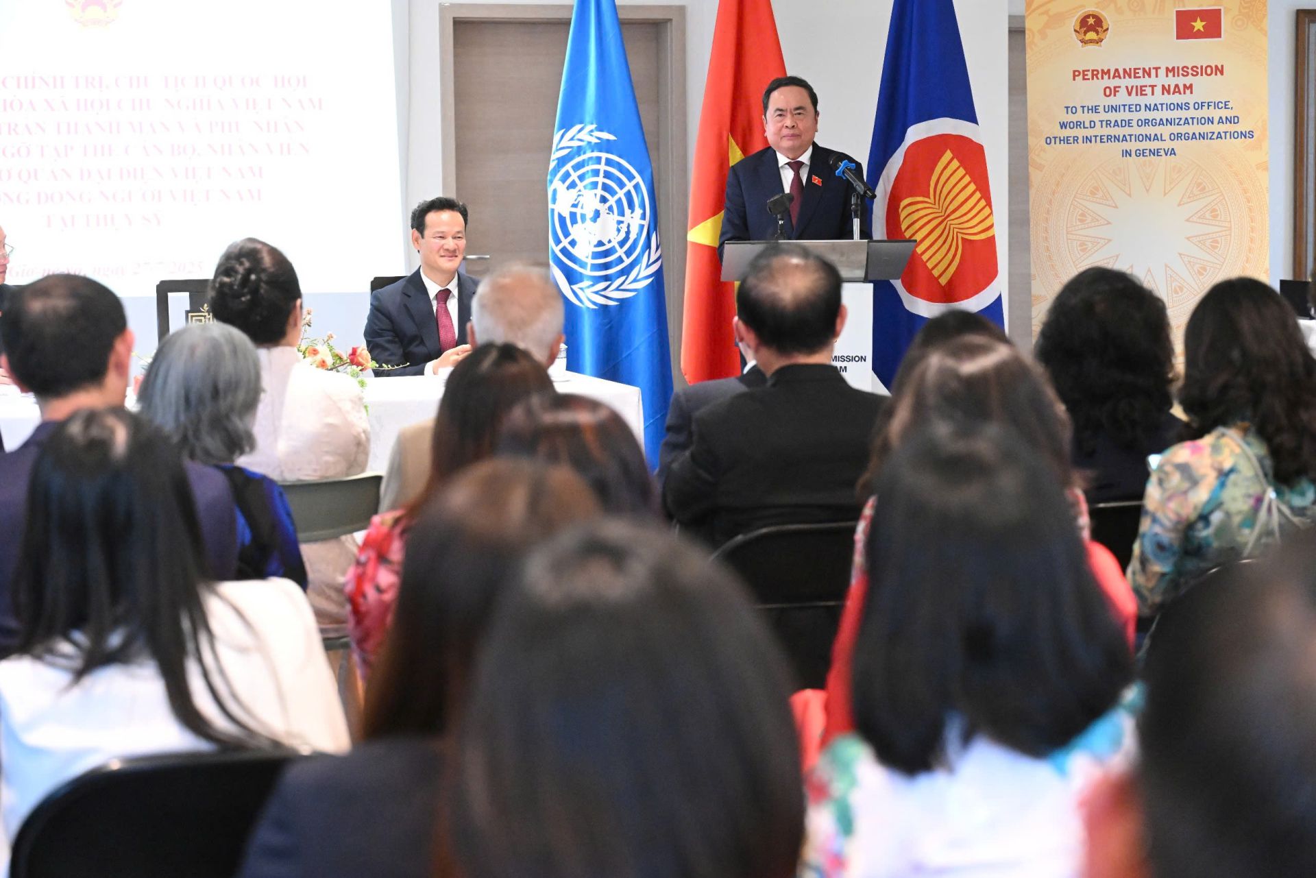 Chủ tịch Quốc hội Trần Thanh Mẫn gặp mặt cộng đồng người Việt Nam tại Thụy Sĩ.