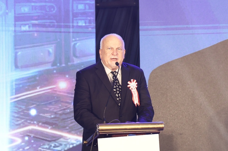 Ông Gary Kapusta, Phó Chủ tịch điều hành, Giám đốc chuỗi cung ứng toàn cầu của Tập đoàn Coherent cho biết, Tập đoàn vui mừng khi được chào đón đến làm ăn, kinh doanh tại Việt Nam - Ảnh: VGP/Thu Sa Ông Gary Kapusta, Phó Chủ tịch điều hành, Giám đốc chuỗi cung ứng toàn cầu của Tập đoàn Coherent cho biết, Tập đoàn vui mừng khi được chào đón đến làm ăn, kinh doanh tại Việt Nam - Ảnh: VGP/Thu Sa