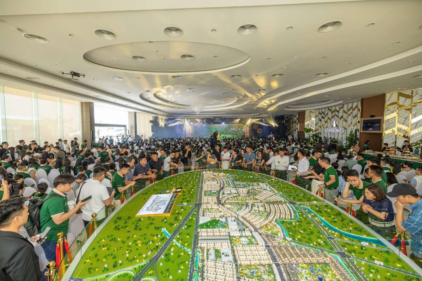 Sự kiện giới thiệu dự án Vinhomes Golden City và ra mắt phân khu Mặt Trời thu hút hàng nghìn nhà đầu tư