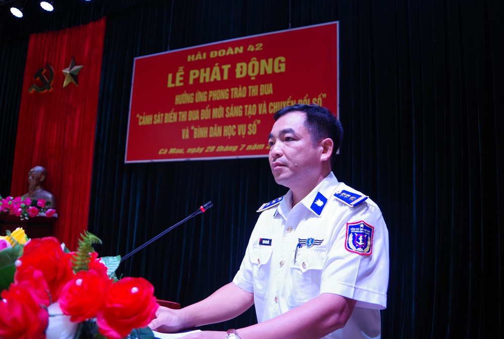 Thượng tá Trịnh Minh Hiển – Bí thư Đảng ủy, Chính ủy, Chủ tịch Hội đồng Thi đua – Khen thưởng Hải đoàn phát động Phong trào thi đua