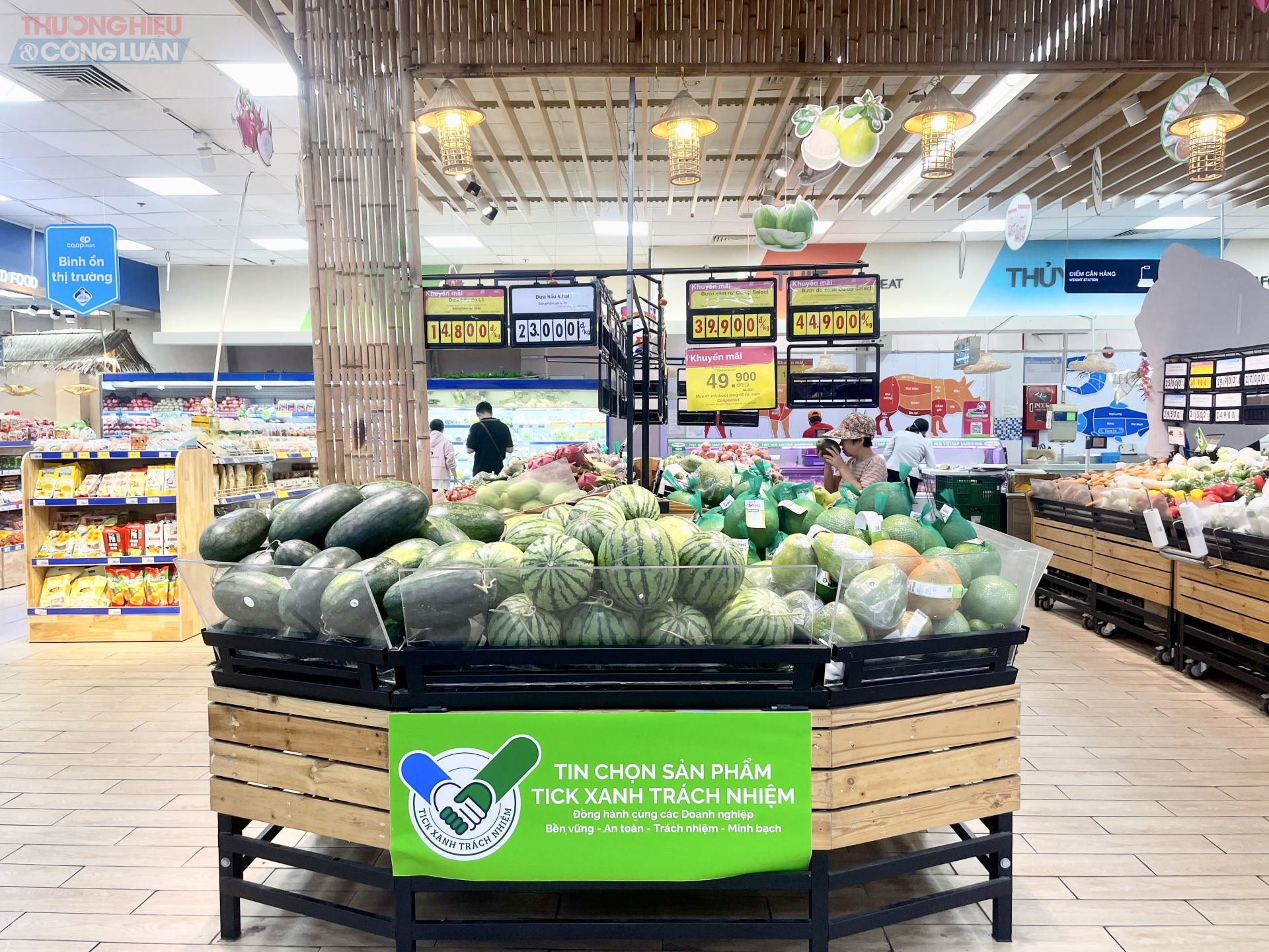 Trái cây tại các siêu thị gắn tích xanh trách nhiệm