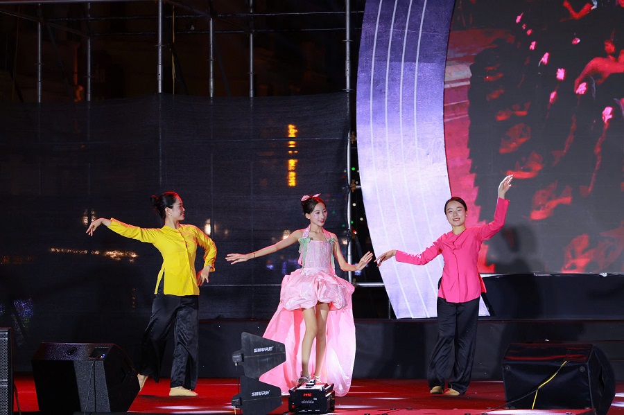 biểu tượng cho tinh thần cống hiến, sự nỗ lực không ngừng và khát khao chinh phục đỉnh cao nghệ thuật biểu tượng cho tinh thần cống hiến, sự nỗ lực không ngừng và khát khao chinh phục đỉnh cao nghệ thuật