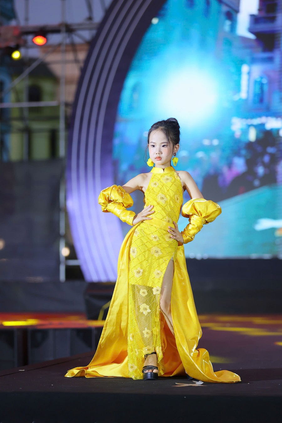 Thiên sứ Kia Horse - Trần Hương Mộc Trà Thiên sứ Kia Horse - Trần Hương Mộc Trà