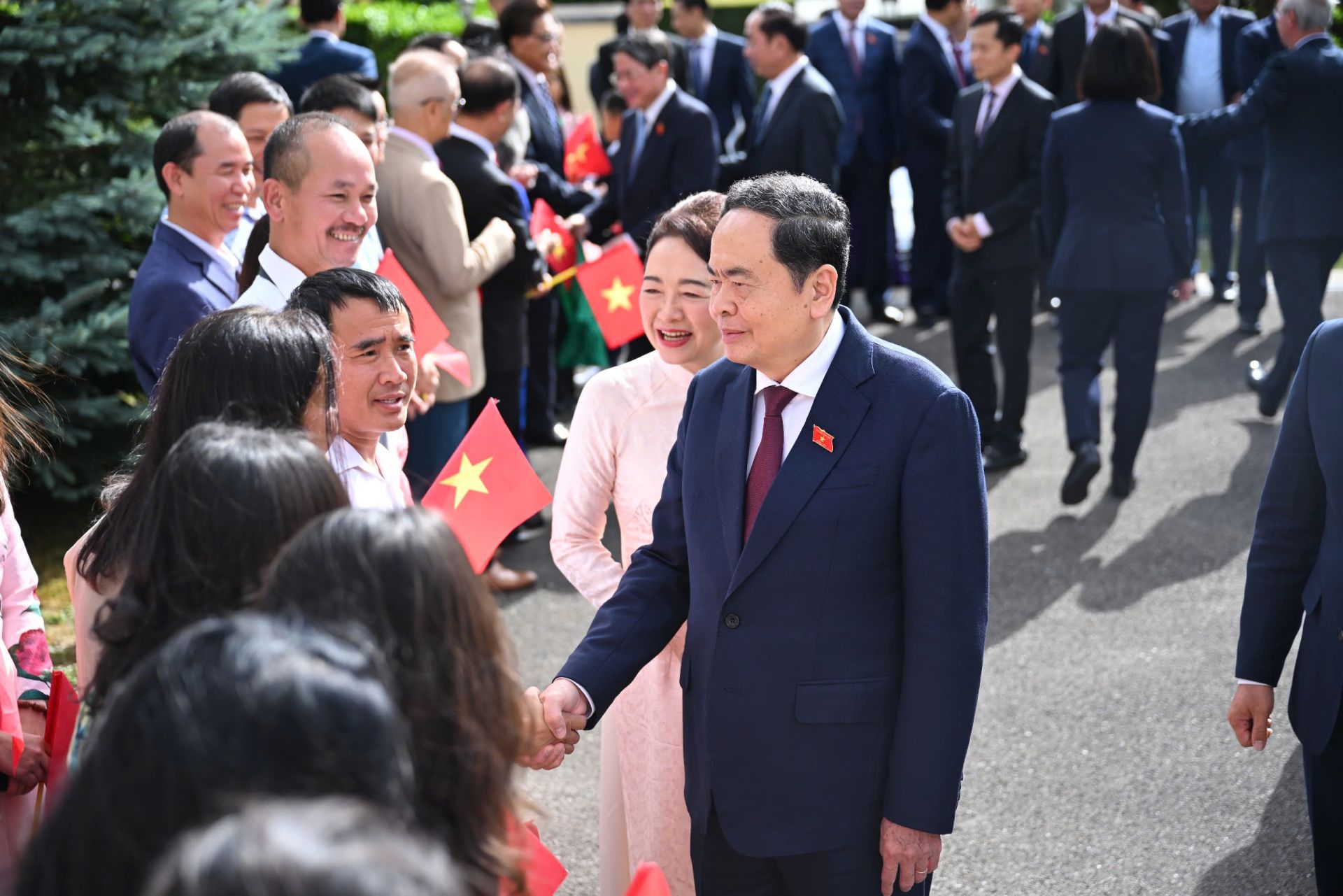 Chủ tịch Quốc hội Trần Thanh Mẫn gặp mặt cộng đồng người Việt Nam tại Thụy Sĩ.