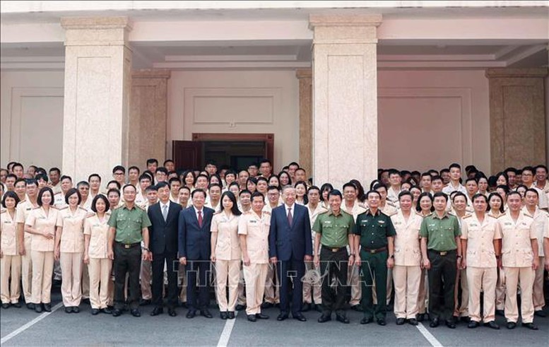 Tổng Bí thư và các đại biểu dự buổi gặp mặt - Ảnh: TTXVN