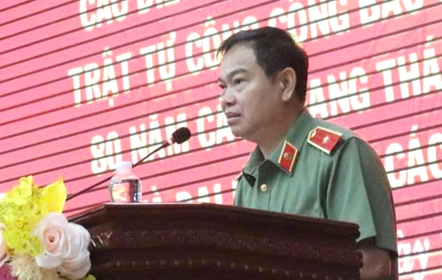 Thiếu tướng Phan Thanh Tám - Giám đốc Công an tỉnh Đắk Lắk phát biểu giao nhiệm vụ tại buổi lễ