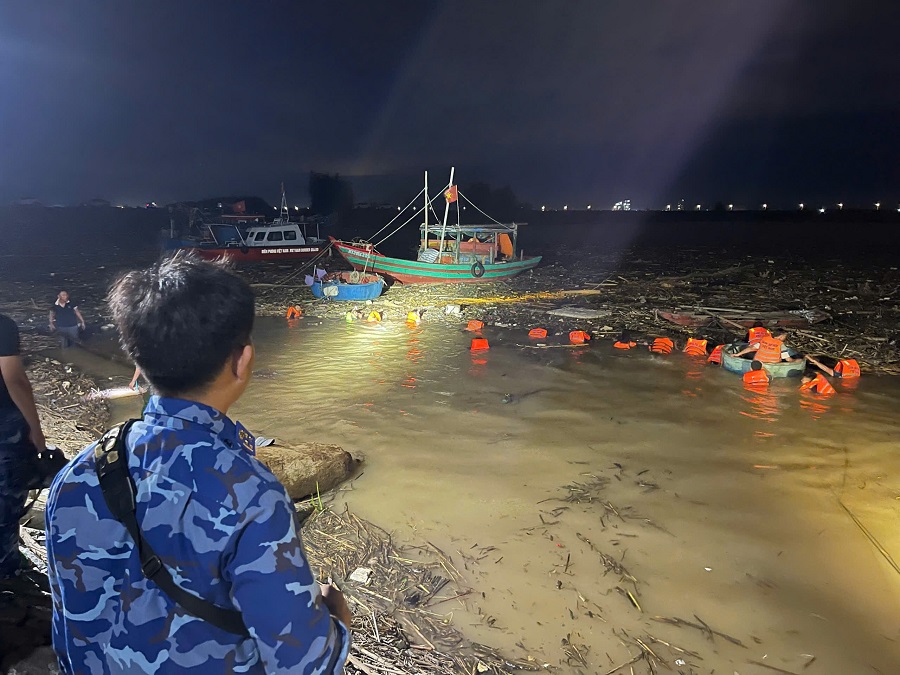 Hải đội 102, Bộ Tư lệnh Vùng Cảnh sát biển 1 kịp thời phối hợp tìm kiếm, trục vớt nạn nhân đuối nước