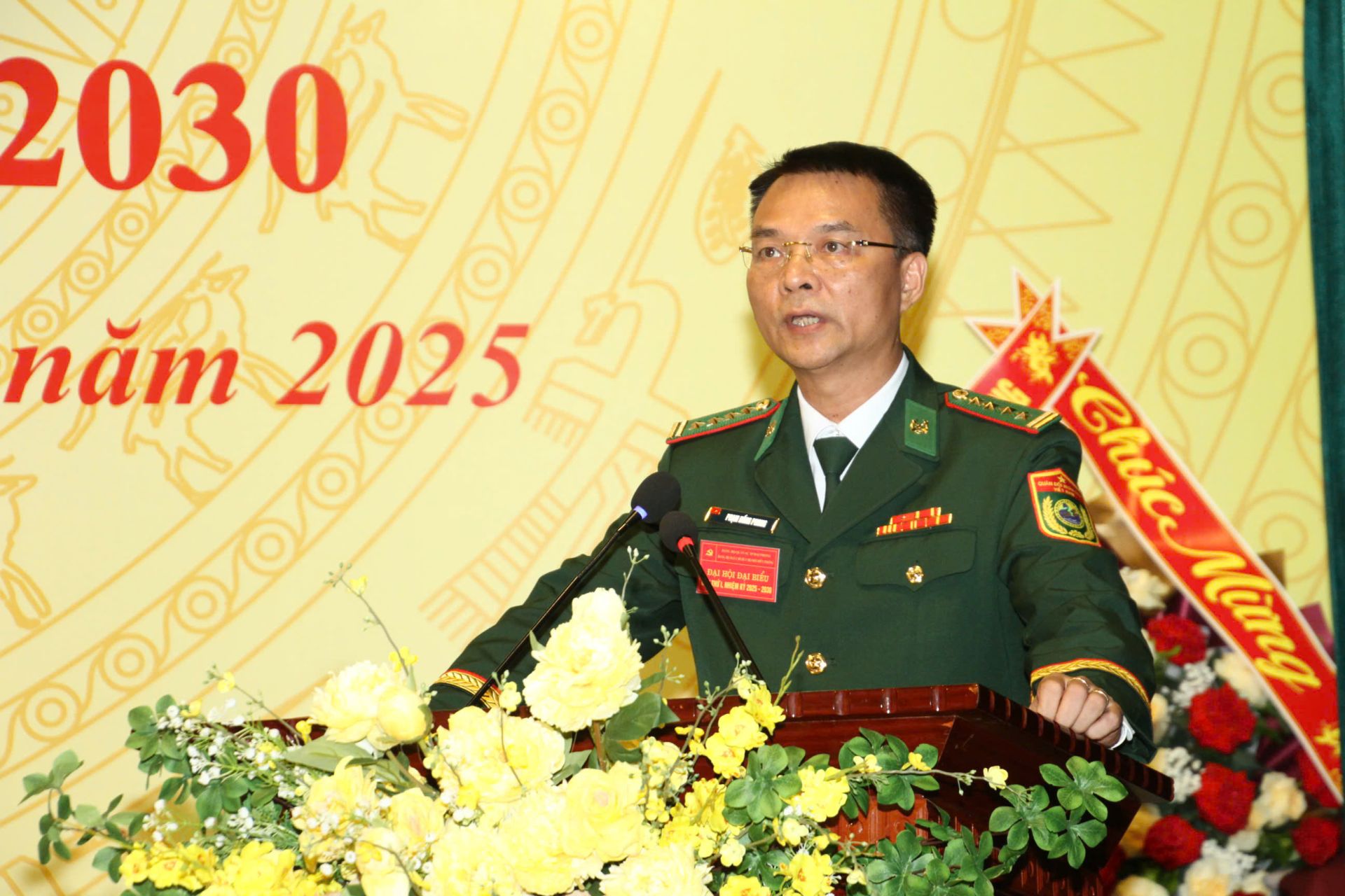 Đại tá Phạm Hồng Phong, Chính ủy Ban Chỉ huy BĐBP thành phố trình bày Báo cáo Chính trị tại Đại hội.