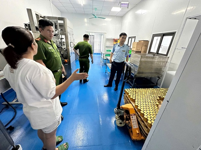 Lực lượng chức năng kiểm tra cơ sở kinh doanh Lực lượng chức năng kiểm tra cơ sở kinh doanh
