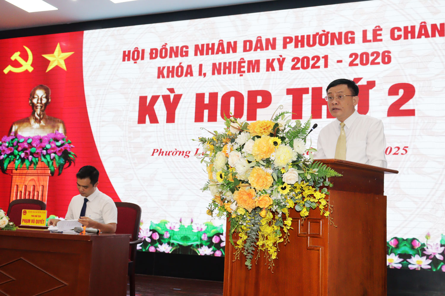 Đồng chí Đặng Đông Anh, Uỷ viên Thành uỷ, Bí thư Đảng uỷ, Chủ tịch HĐND phường phát biểu khai mạc Kỳ họp.