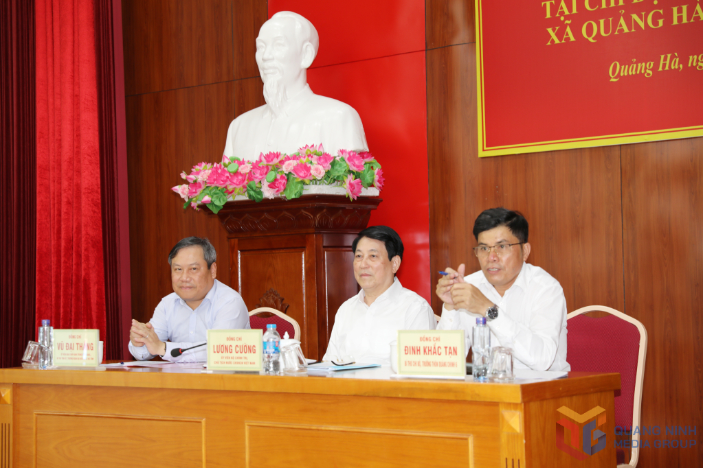 Chủ tịch nước Lương Cường dự sinh hoạt chuyên đề tại chi bộ thôn Quảng Chính 6, xã Quảng Hà. Chủ tịch nước Lương Cường dự sinh hoạt chuyên đề tại chi bộ thôn Quảng Chính 6, xã Quảng Hà.