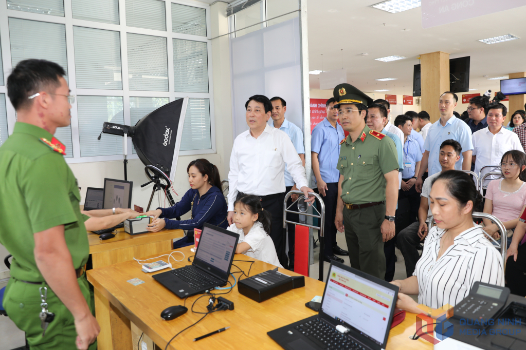 Chủ tịch nước Lương Cường kiểm tra công tác vận hành hoạt động hệ thống chính trị xã Quảng Hà. Chủ tịch nước Lương Cường kiểm tra công tác vận hành hoạt động hệ thống chính trị xã Quảng Hà.