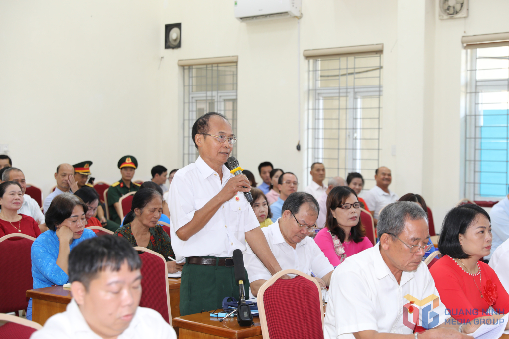 Đảng viên chi bộ thôn Quảng Chính 6, xã Quảng Hà, phát biểu tại buổi sinh hoạt chi bộ. Đảng viên chi bộ thôn Quảng Chính 6, xã Quảng Hà, phát biểu tại buổi sinh hoạt chi bộ.