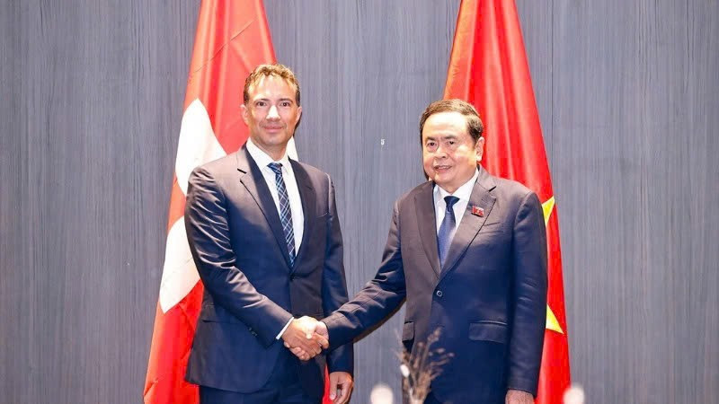 Chủ tịch Quốc hội Trần Thanh Mẫn hội kiến Chủ tịch Thượng viện Thụy Sĩ Andrea Caroni. (Ảnh TTXVN) Chủ tịch Quốc hội Trần Thanh Mẫn hội kiến Chủ tịch Thượng viện Thụy Sĩ Andrea Caroni. (Ảnh TTXVN)