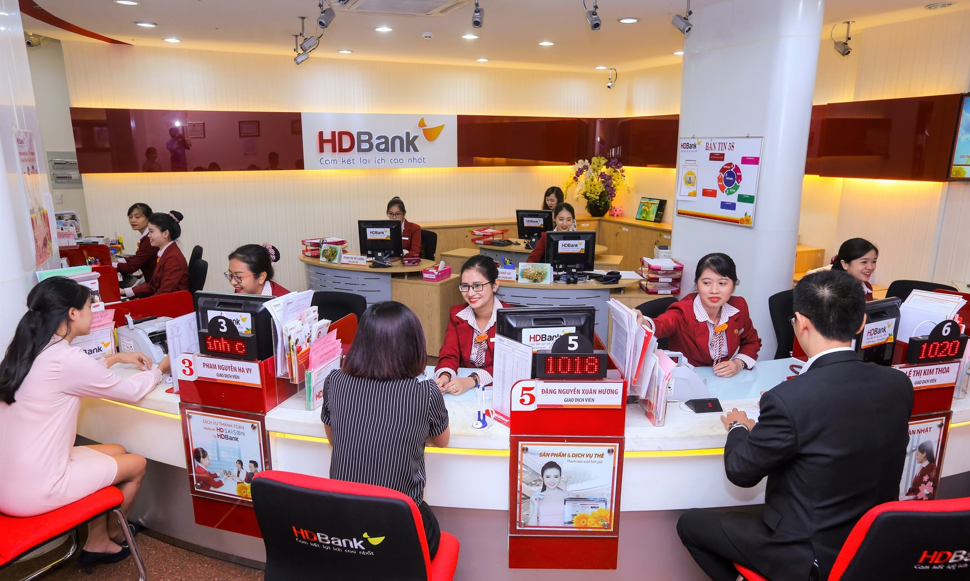 Lãi suất huy động đặc biệt được HDBank áp dụng lần lượt lên đến 7,7%/năm cho kỳ hạn 12 tháng và 8,1%/năm cho kỳ hạn 13 tháng. Lãi suất huy động đặc biệt được HDBank áp dụng lần lượt lên đến 7,7%/năm cho kỳ hạn 12 tháng và 8,1%/năm cho kỳ hạn 13 tháng.