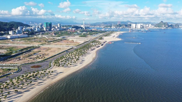 Dự án Sun Elite City ôm trọn bờ biển Bãi Cháy. (Ảnh: Ánh Dương)