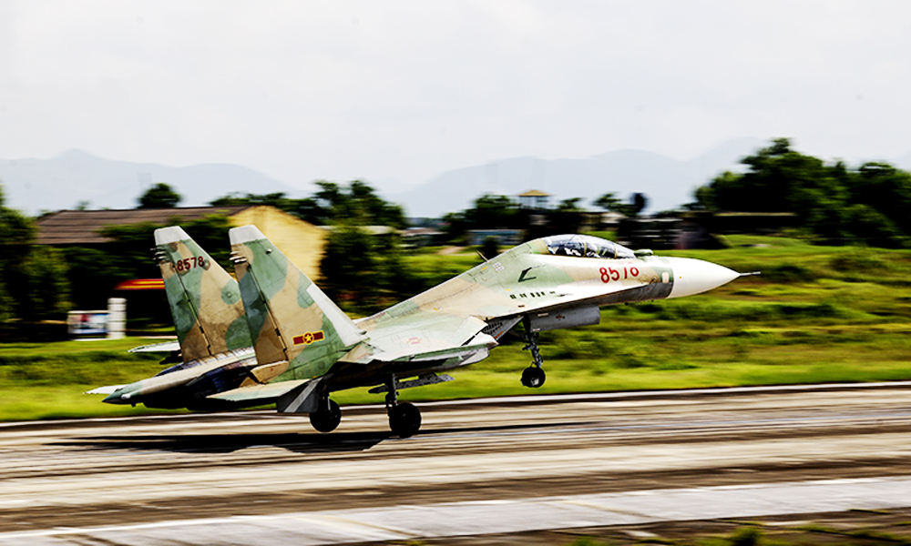 Su-30MK2 là máy bay chiến đấu hiện đại nhất của quân đội Việt Nam, được vào biên chế từ tháng 12/2006.