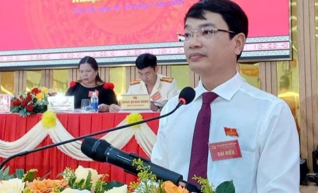 Ông Đặng Gia Duẩn, Bí thư Đảng ủy, Chủ tịch HĐND phường Ea Kao phát biểu tại đại hội. Ông Đặng Gia Duẩn, Bí thư Đảng ủy, Chủ tịch HĐND phường Ea Kao phát biểu tại đại hội.