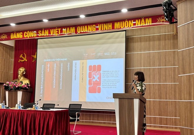 Bà Nguyễn Thị Thanh Huyền, Phó Cục trưởng Cục Phát thanh, Truyền hình và Thông tin điện tử chia sẻ tại Hội nghị