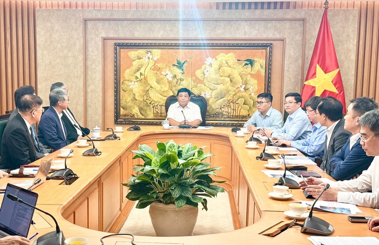 Phó Thủ tướng Nguyễn Chí Dũng đề nghị Hiệp hội Phát triển kinh tế bền vững Đài Loan tăng cường hợp tác với Việt Nam, trong việc thành lập các trung tâm R&D, cơ sở nghiên cứu lớn để phục vụ cho nghiên cứu, đào tạo và chuyển giao công nghệ - Ảnh: VGP/Thu Sa