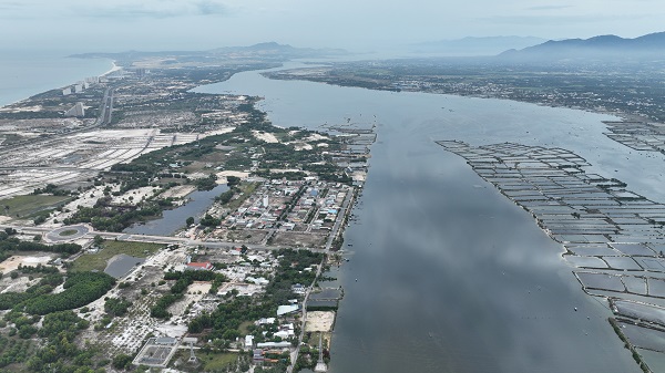 Đầm Thủy Triều Cam Lâm thông ra với Vịnh Cam Ranh, tỉnh Khánh Hòa