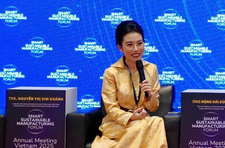 Bà Nguyễn Thị Kim Khánh, Tổng Giám đốc Cổng Thông tin Khu công nghiệp Việt Nam VIZ chia sẻ tại Diễn đàn.