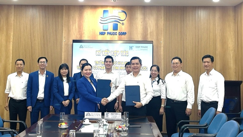 KCN Hiệp Phước đã ký kết hàng chục MOU với các trường Đại học để cùng nâng cao chất lượng nguồn nhân lực sản suất theo nhu cầu của Doanh nghiệp.