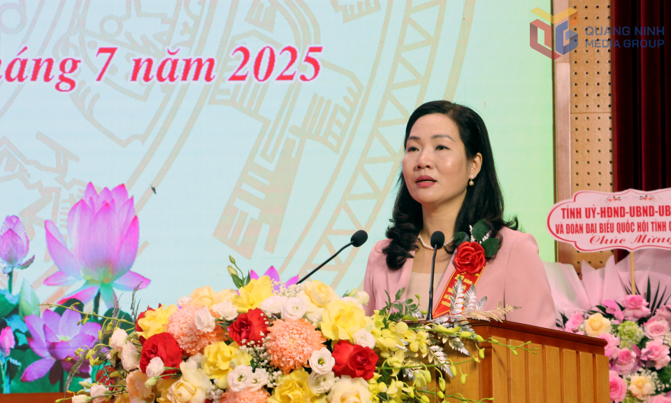 Bà Nguyễn Thị Hạnh, Phó Chủ tịch UBND tỉnh Quảng Ninh, phát biểu tại ngày hội.