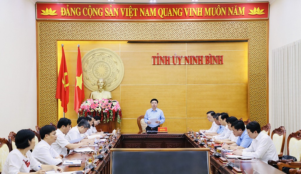 Bí thư Tỉnh ủy Ninh Bình Trương Quốc Huy, Trưởng Đoàn đại biểu Quốc hội tỉnh, Trưởng Ban Chỉ đạo chủ trì phiên họp.