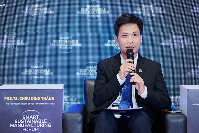 Ông Châu Đình Thành-Phó Hiệu trưởng Trường Đại học Sư phạm Kỹ thuật TP.HCM chia sẻ tại Diễn đàn Sản xuất Thông minh Bền vững do Cổng Thông tin Khu công nghiệp Việt Nam tổ chức.