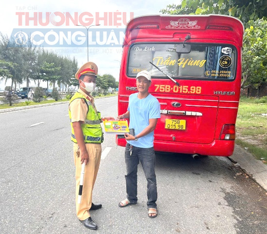 Đà Nẵng xử nghiêm xe khách, tàu du lịch vi phạm trong đợt cao điểm.