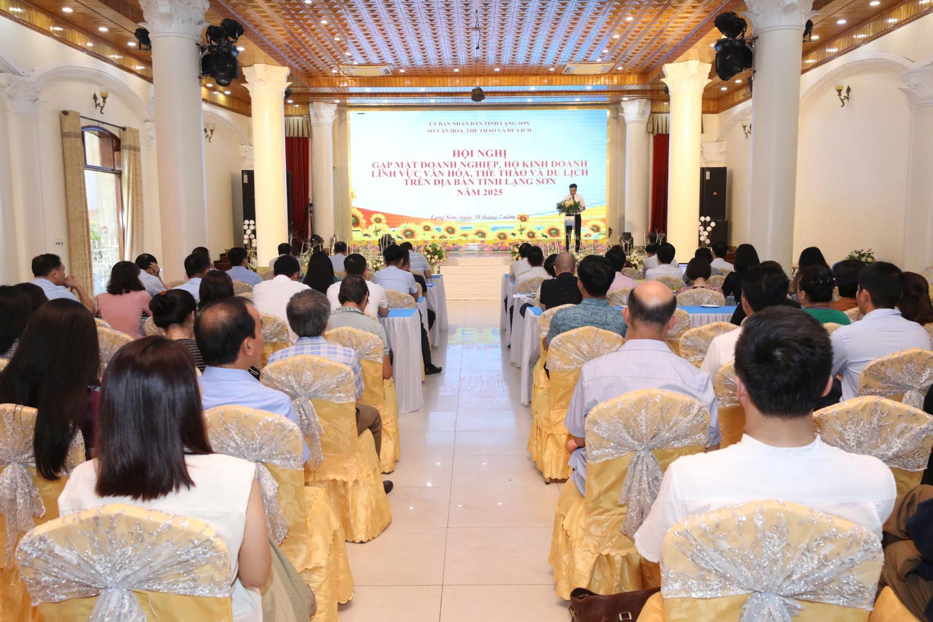 Quang cảnh hội nghị