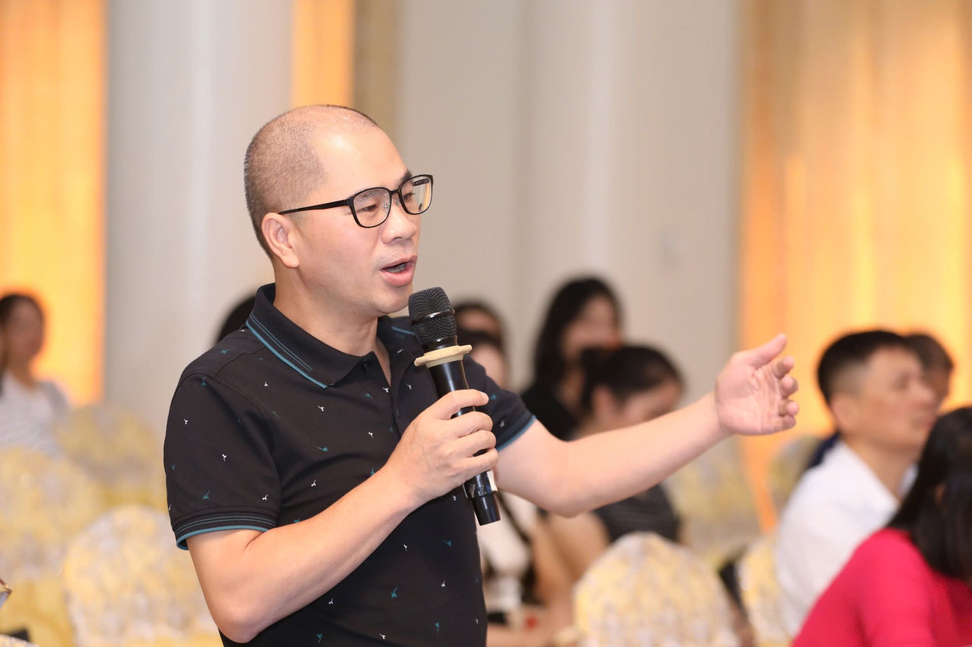 Doanh nghiệp kinh doanh về văn hóa, thể thao, du lịch tham gia phát biểu ý kiến tại chương trình