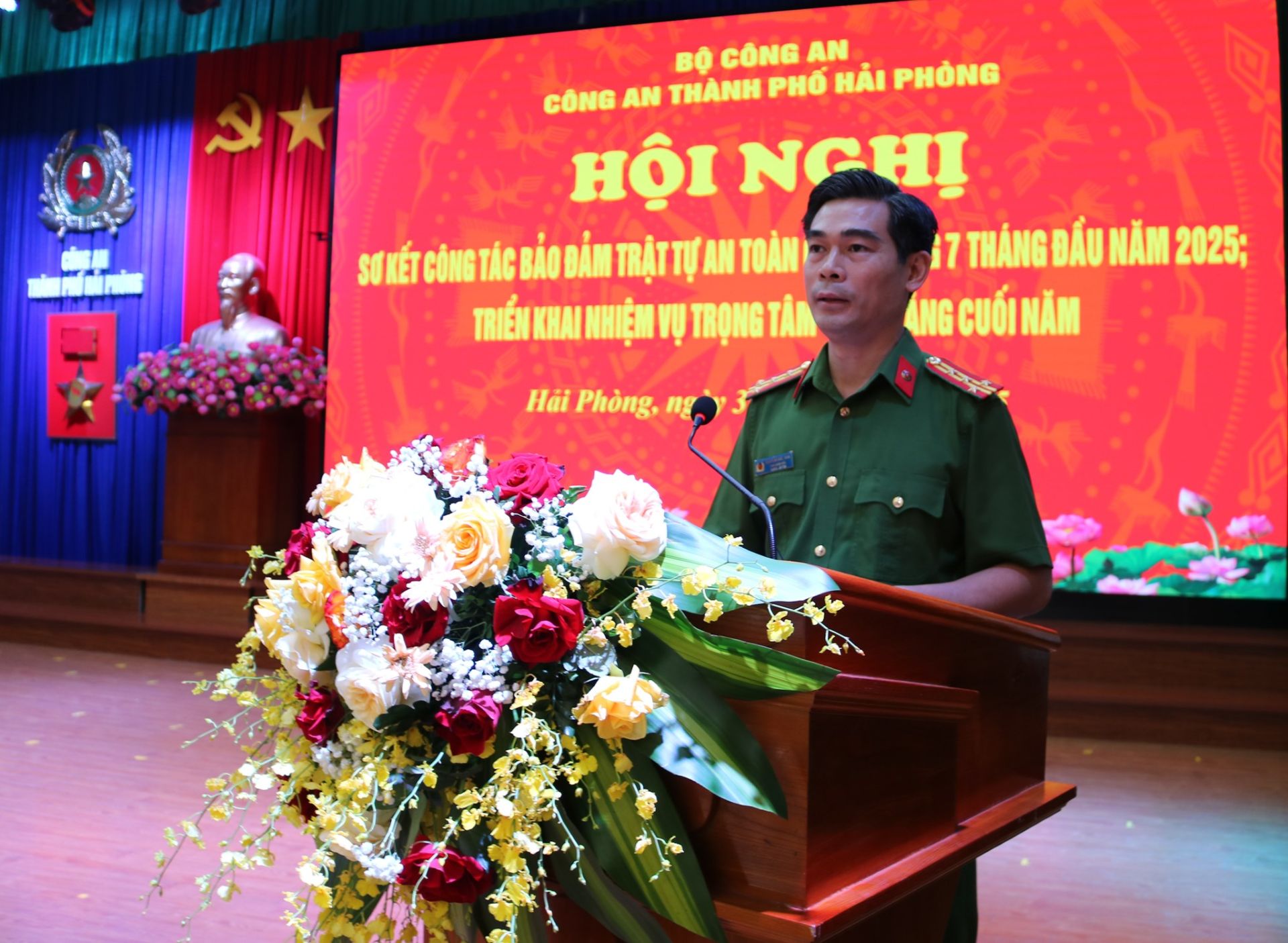 Đại tá Nguyễn Đức Thìn, Phó giám đốc CATP phát biểu chỉ đạo tại hội nghị