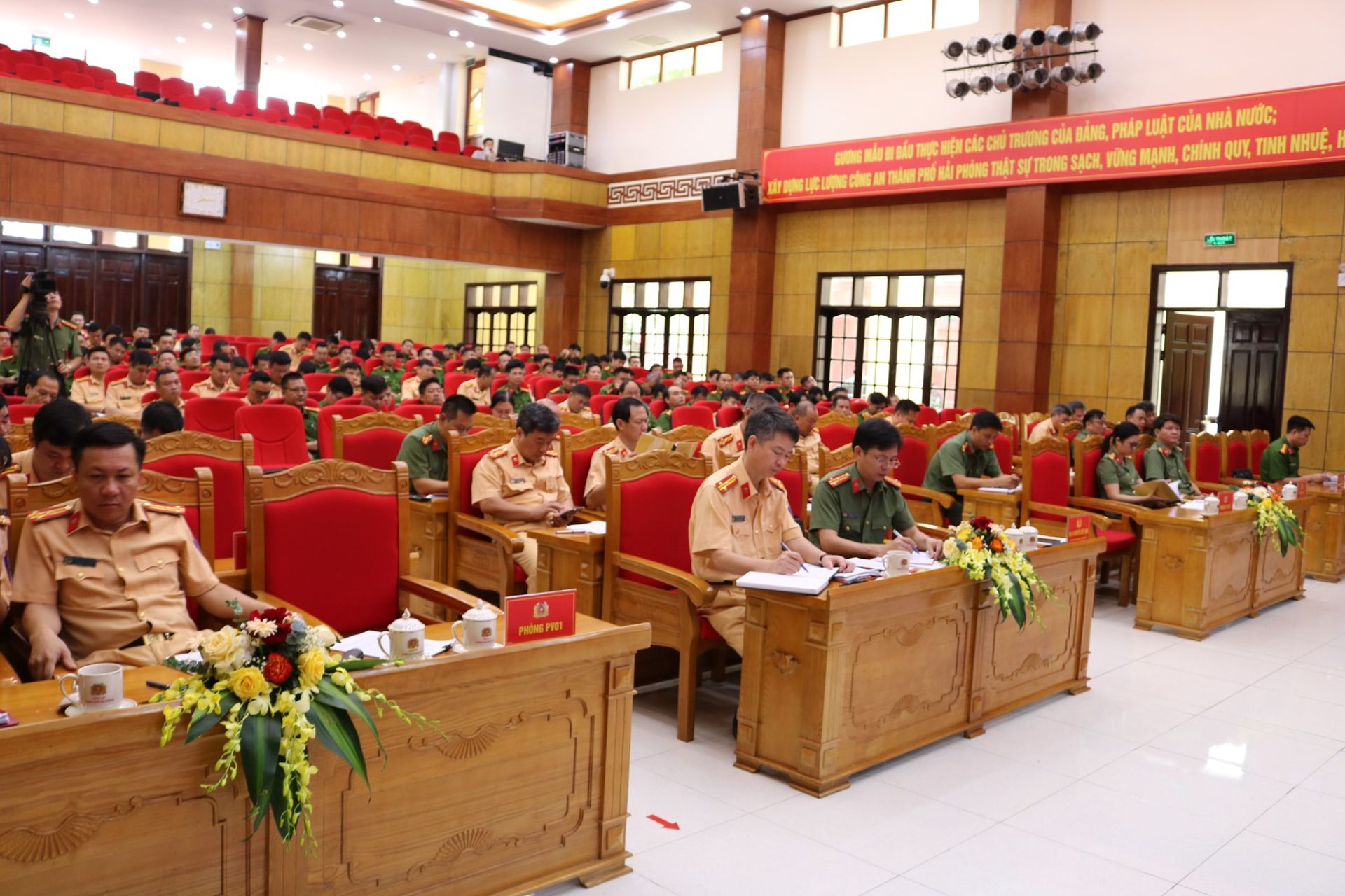 Quang cảnh hội nghị