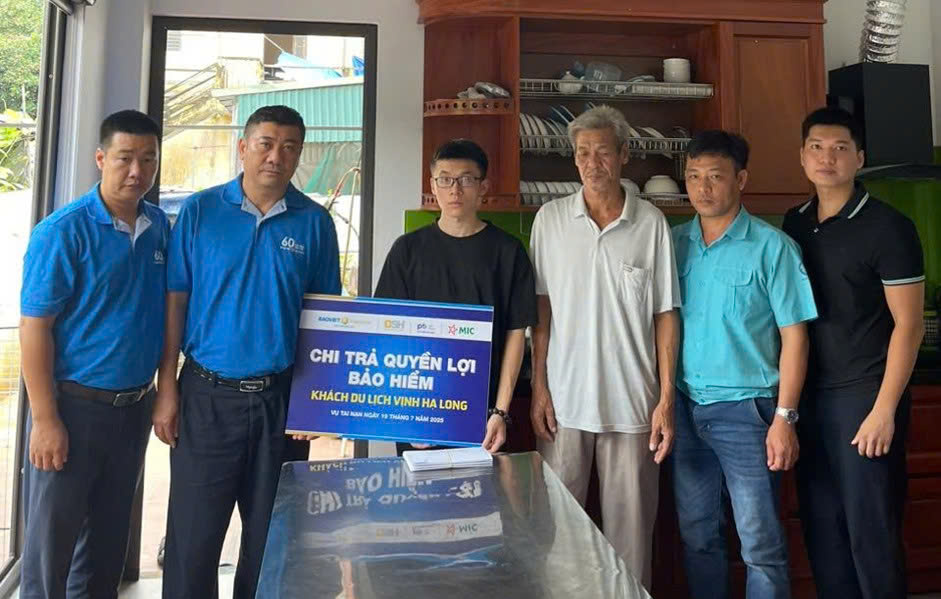 Bảo Việt Quảng Ninh cùng liên danh bảo hiểm BSH, PTI, MIC thăm hỏi động viên và chi trả quyền lợi bảo hiểm cho gia đình không may cùng lúc có 4 nạn nhân thiệt mạng tại Hà Nội Bảo Việt Quảng Ninh cùng liên danh bảo hiểm BSH, PTI, MIC thăm hỏi động viên và chi trả quyền lợi bảo hiểm cho gia đình không may cùng lúc có 4 nạn nhân thiệt mạng tại Hà Nội