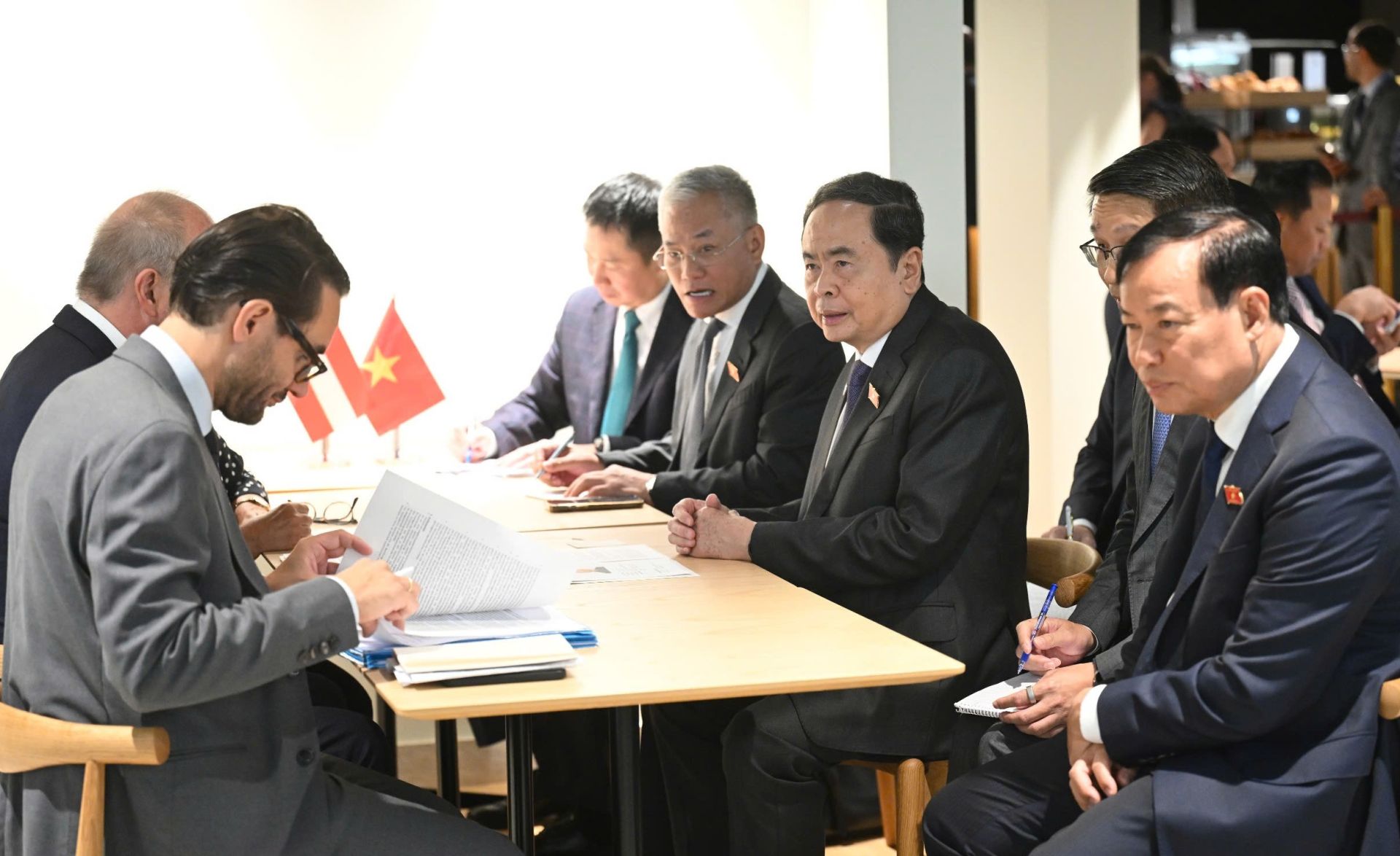 Chủ tịch Quốc hội Trần Thanh Mẫn gặp Chủ tịch Thượng viện Áo Peter Samt Chủ tịch Quốc hội Trần Thanh Mẫn gặp Chủ tịch Thượng viện Áo Peter Samt