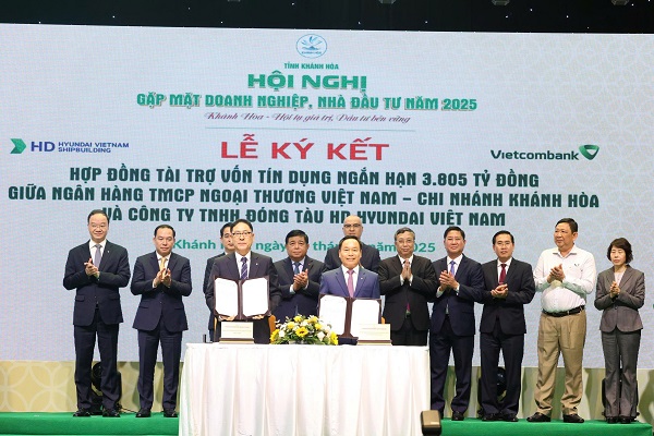 Ký kết hợp tác tài trợ vốn giữa Ngân hàng TMCP Ngoại thương Việt Nam và Công ty TNHH Đóng tàu HD Hyundai Viet Nam tại Hội nghị gặp mặt đối thoại doanh nghiệp và nhà đầu tư tỉnh Khánh Hòa tháng 7/2025