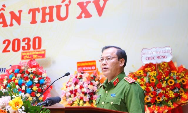 Thượng tướng Nguyễn Văn Long – Thứ trưởng Bộ Công an đề nghị Đảng bộ Công an TP Đà Nẵng cần thật sự đổi mới tư duy, chuyển mạnh từ tư duy quản lý sang tư duy phục vụ, lấy người dân làm trung tâm, chủ thể, mục tiêu, động lực của công tác bảo đảm an ninh trật tự.