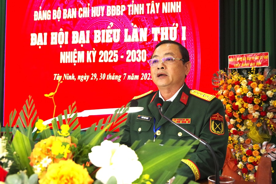 Đại tá Trần Đình Hưng phát biểu chỉ đạo Đại hội.