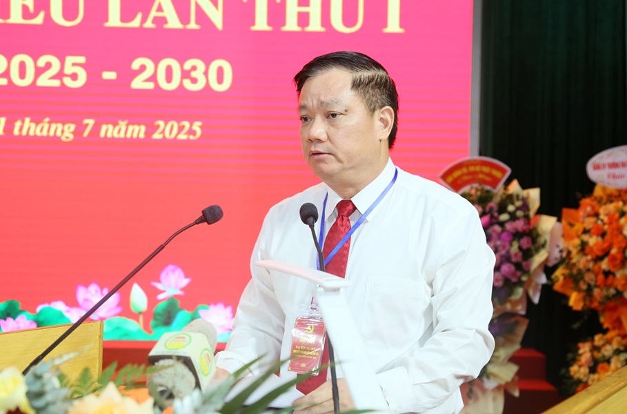 Ông Nguyễn Khắc Thận, Phó Bí thư Tỉnh ủy, Bí thư Đảng ủy, Chủ tịch UBND tỉnh Hưng Yên phát biểu tại Đại hội Ông Nguyễn Khắc Thận, Phó Bí thư Tỉnh ủy, Bí thư Đảng ủy, Chủ tịch UBND tỉnh Hưng Yên phát biểu tại Đại hội