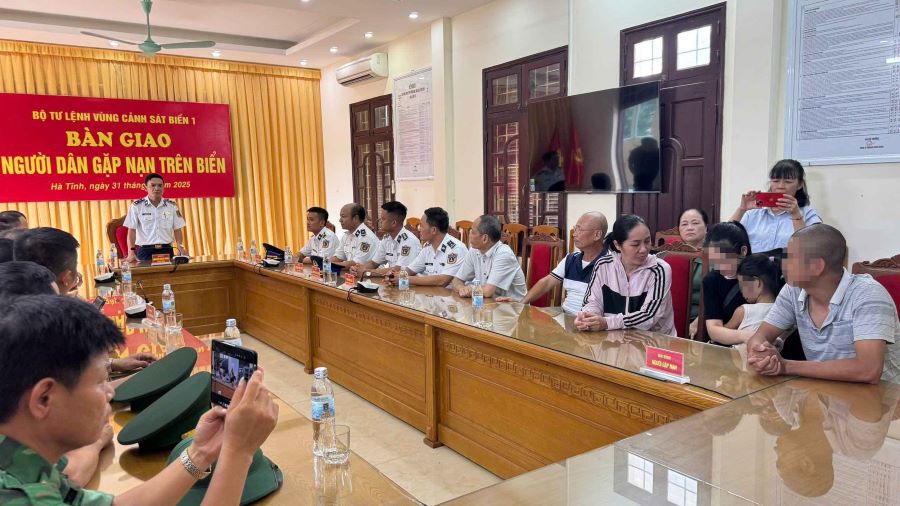 Gia đình anh Nguyễn Thanh T. đoàn tụ trong hạnh phúc vỡ òa. Gia đình anh Nguyễn Thanh T. đoàn tụ trong hạnh phúc vỡ òa.