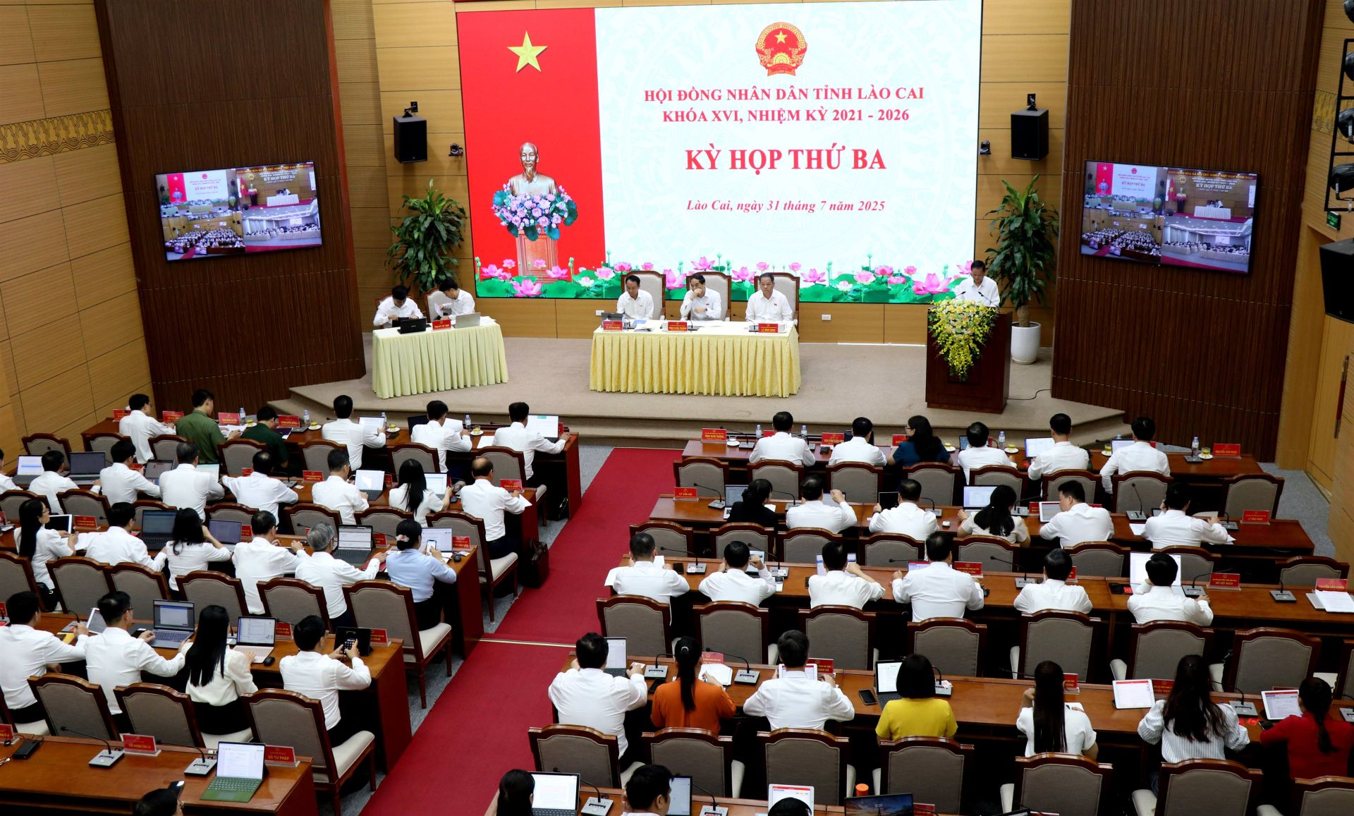 Quang cảnh Kỳ họp thứ 3 - HĐND tỉnh Lào Cai khóa XVI