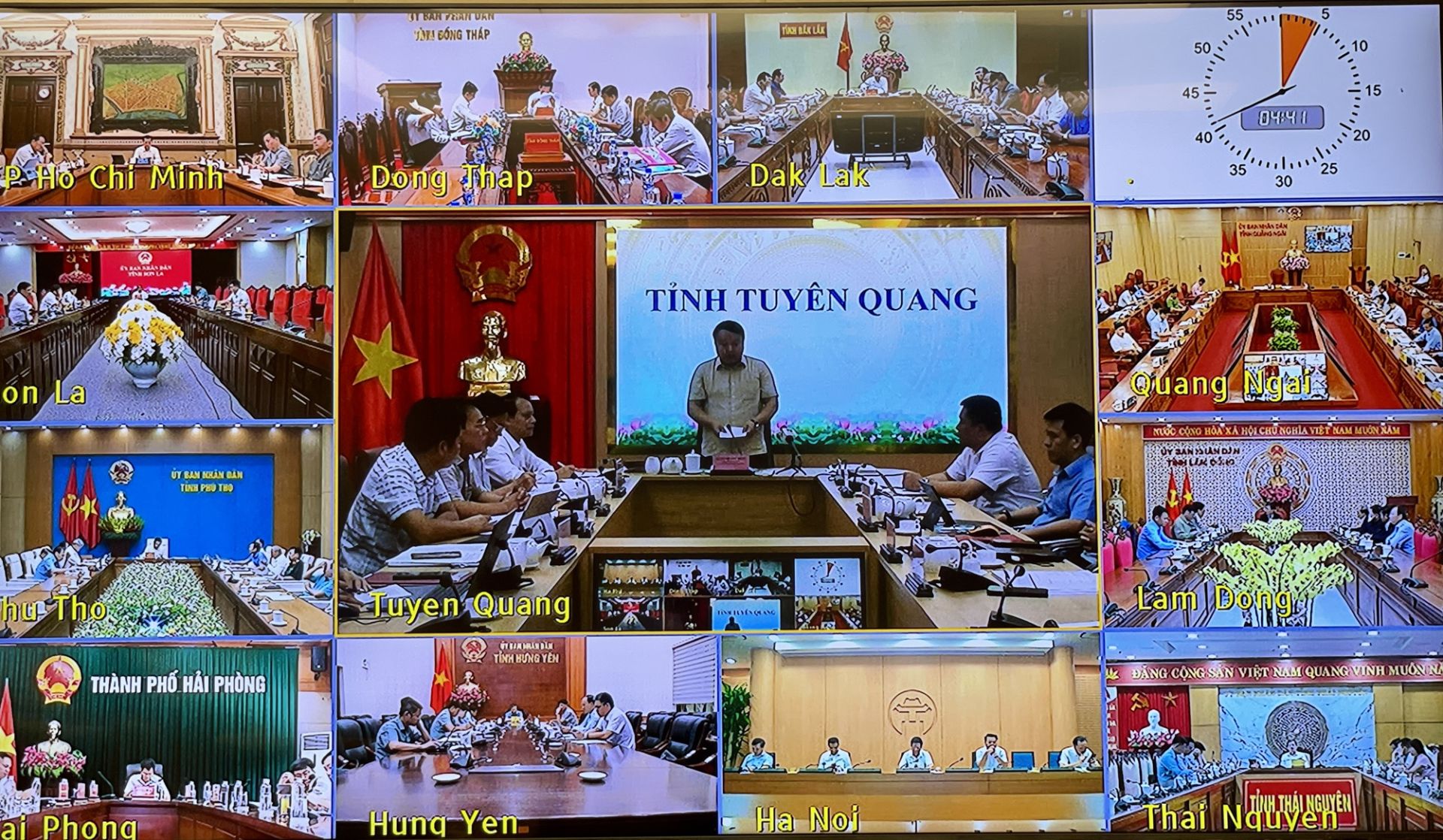 Thủ tướng giao VPCP phối hợp với Bộ Xây dựng tổng hợp đầy đủ ý kiến của Phó Thủ tướng Trần Hồng Hà, Phó Thủ tướng Hồ Đức Phớc và các đồng chí thành viên Ban chỉ đạo... để dự thảo Thông báo kết luận bảo đảm "6 rõ", khả thi, tổ chức triển khai đồng bộ, hiệu quả, chất lượng - Ảnh: VGP/Nhật Bắc Thủ tướng giao VPCP phối hợp với Bộ Xây dựng tổng hợp đầy đủ ý kiến của Phó Thủ tướng Trần Hồng Hà, Phó Thủ tướng Hồ Đức Phớc và các đồng chí thành viên Ban chỉ đạo... để dự thảo Thông báo kết luận bảo đảm "6 rõ", khả thi, tổ chức triển khai đồng bộ, hiệu quả, chất lượng - Ảnh: VGP/Nhật Bắc