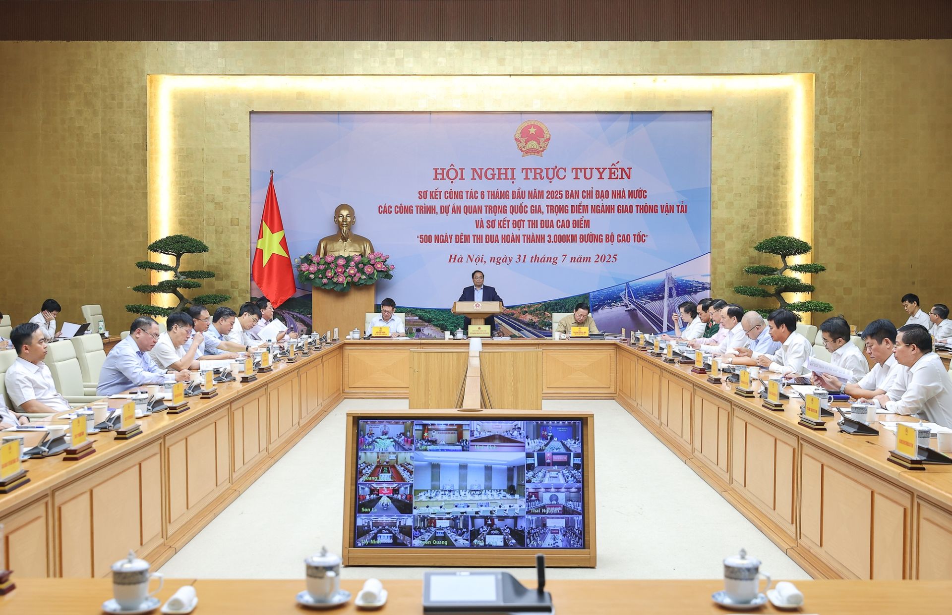 Thủ tướng: 3 mục tiêu lớn cuối năm 2025 để hoàn thành xuất sắc đột phá chiến lược về hạ tầng giao thông