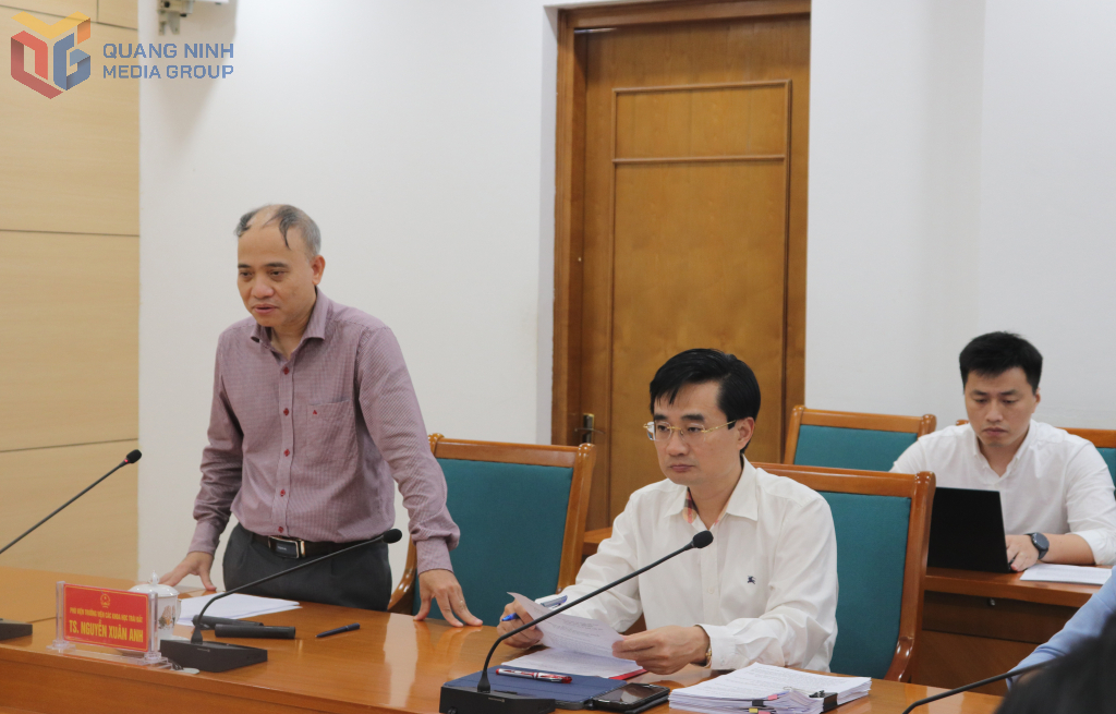 Lãnh đạo Viện Các khoa học trái đất đề xuất dự án.