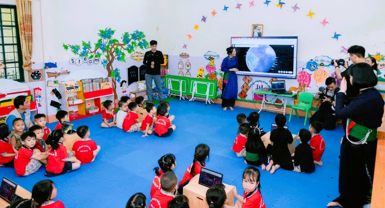 Ngành giáo dục Lào Cai triển khai Học bạ số đến 100% cơ sở giáo dục có cấp tiểu học theo mô hình kỹ thuật đã được điều chỉnh, cập nhật, bổ sung sau giai đoạn thí điểm Ngành giáo dục Lào Cai triển khai Học bạ số đến 100% cơ sở giáo dục có cấp tiểu học theo mô hình kỹ thuật đã được điều chỉnh, cập nhật, bổ sung sau giai đoạn thí điểm