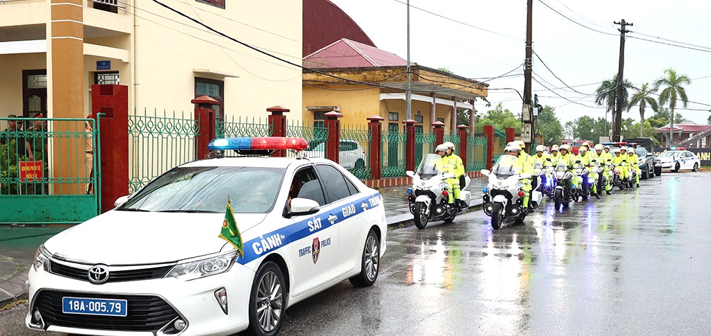 Ngày 21/7, Công an tỉnh tổ chức ra quân thực hiện đợt cao điểm tuần tra, kiểm soát, bảo đảm trật tự, an toàn giao thông